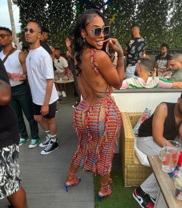 This ain&rsquo;t a restaurant, but I&rsquo;m the bitch he been waiting on &hellip; https://t.co/wixnogvh3u