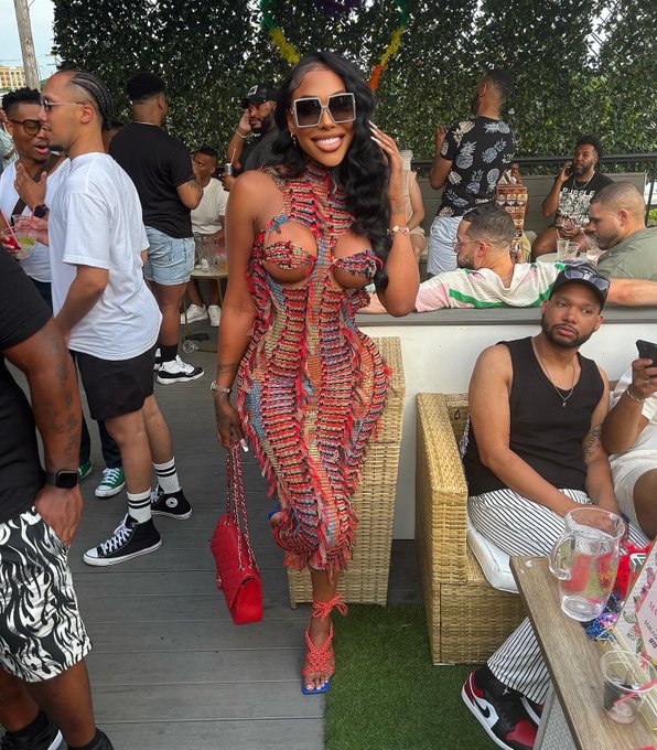 This ain&rsquo;t a restaurant, but I&rsquo;m the bitch he been waiting on &hellip; https://t.co/wixnogvh3u