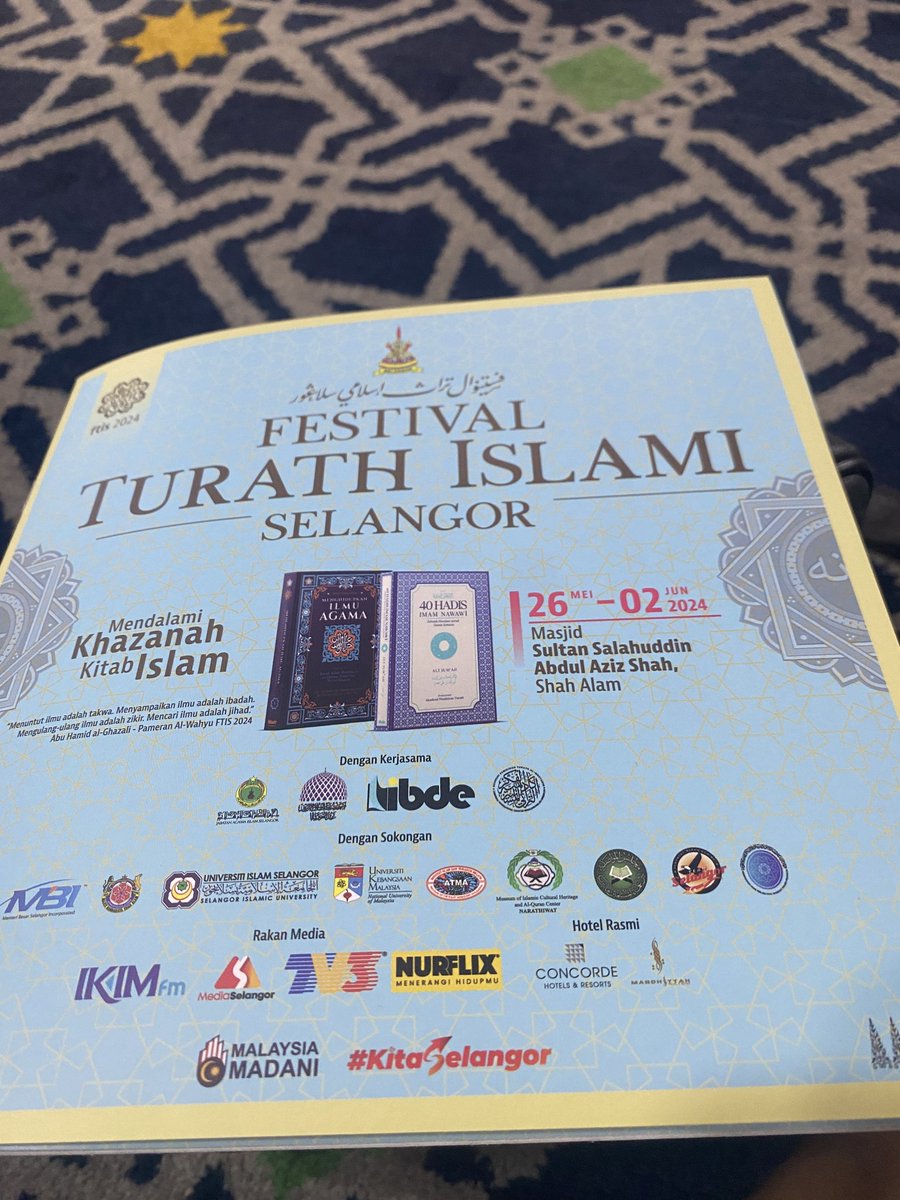 el_fikrii's tweet photo. Daurah bersama Maulana Prof Dr Syeikh Ali Jum'ah https://t.co/DiIluIzNZb