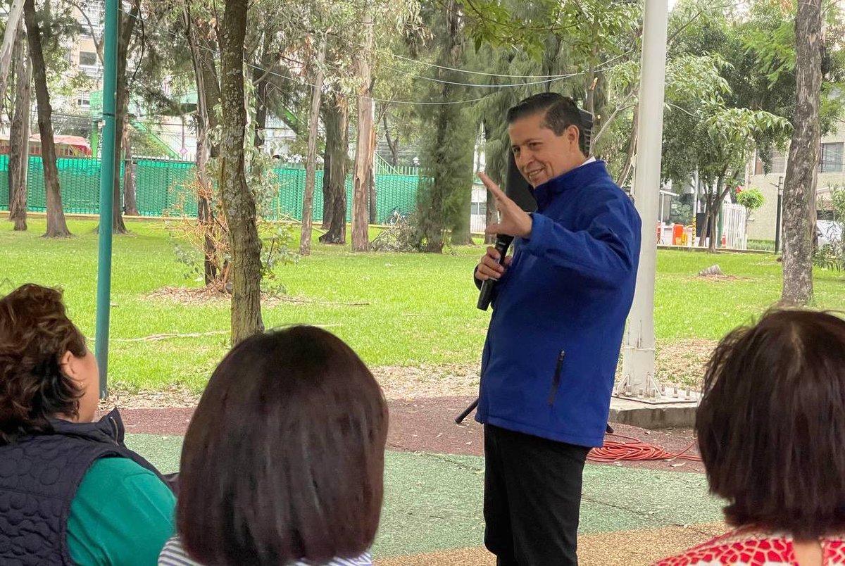 Las y los vecinos de Haciendas de Coyoacán me recibieron esta tarde, para decirme que van a votar por más estancias infantiles y apoyos a las madres solteras. 🙌 🫶 #TodosSomosImparables #VOTAGIO