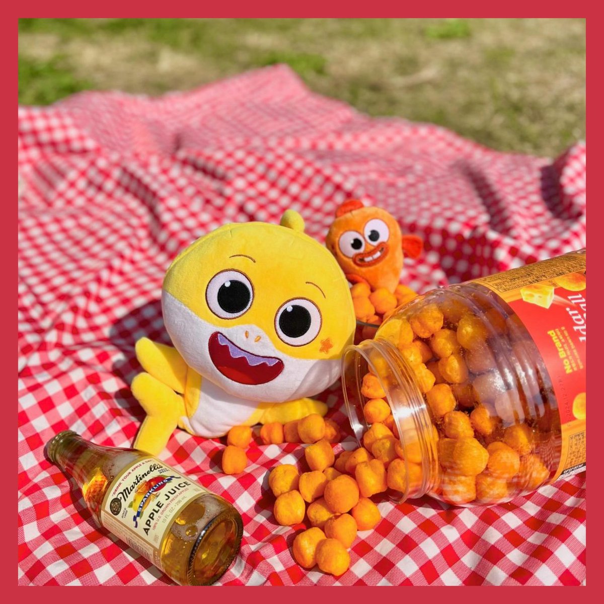 small picnic with a friend, redraw from an official babyshark instagram post. #nickjr #babysharksbigshow #fanart #art
