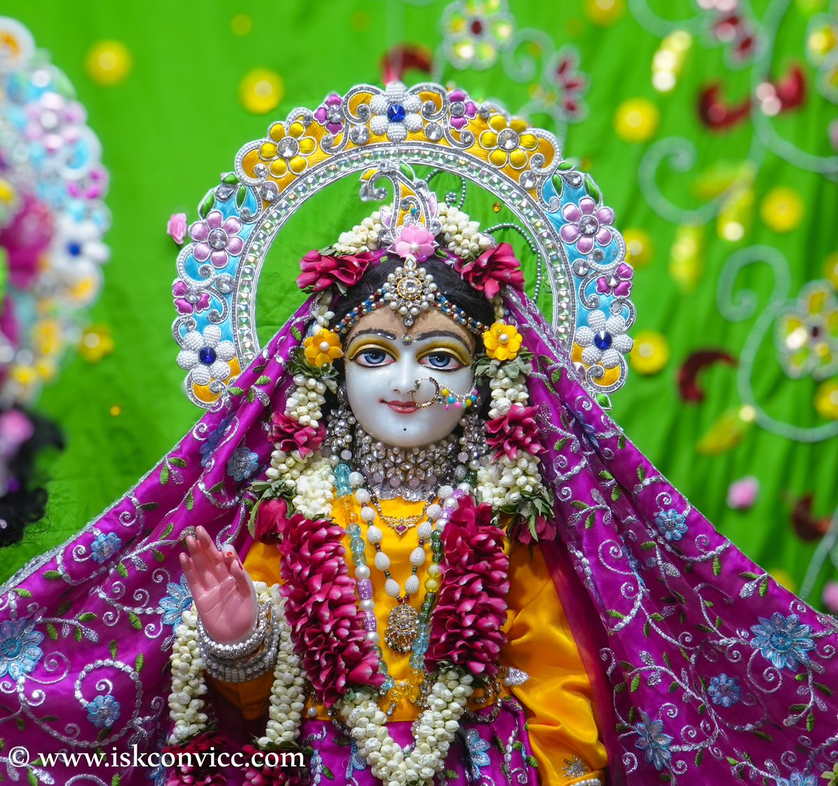 iskconvicc's tweet photo. Śrī Śrī Radha Gopal Darshan - 26/5/2024 @iskconvicc
#srisriradhagopal #iskconvicc #isoconvaranasi #iskcondarshan #iskcontemple #iskcondelhi #iskconworldwide #dailydarshan #instagood #dailyinsta #beautifuldarshan #god #sunday #mangala #darshanaarti #radhakrishna #haribol https://t.co/4ATwfkcFF3