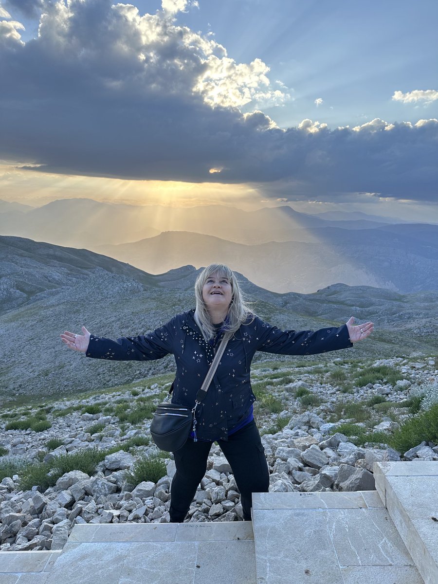 My Nemrut 7001 feet high. It was truly a magical experience 🌟🌅