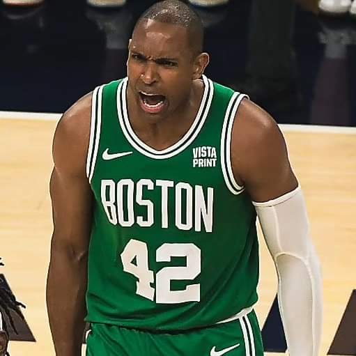 El dolor de muchos.... ☘️☘️☘️

- 5 Juegos de Estrellas.
- 2 Campeonatos Universitarios con Florida Gators en la NCAA.
- Uno de seis jugadores en la historia de la NBA con al menos 14.000 puntos, 8.400 rebotes, 3.400 asistencias y 1.200 bloqueos. Los otros cinco son: Kareem