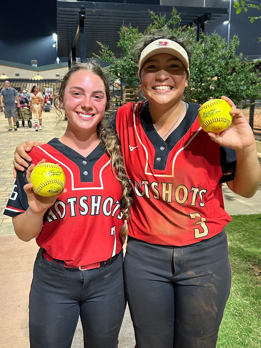 Presley and Isy are starting up the Bombsquad early this summer!!! Presley with a solo 💣 and Isy with a 2 run 💣 today!!! 💪🏽💪🏽 
#Bombsquad #ComingInHot
@HotshotsNaudin @hotshotsnation @CSA_Athletes @IsyannaN_3 @pktuch_7