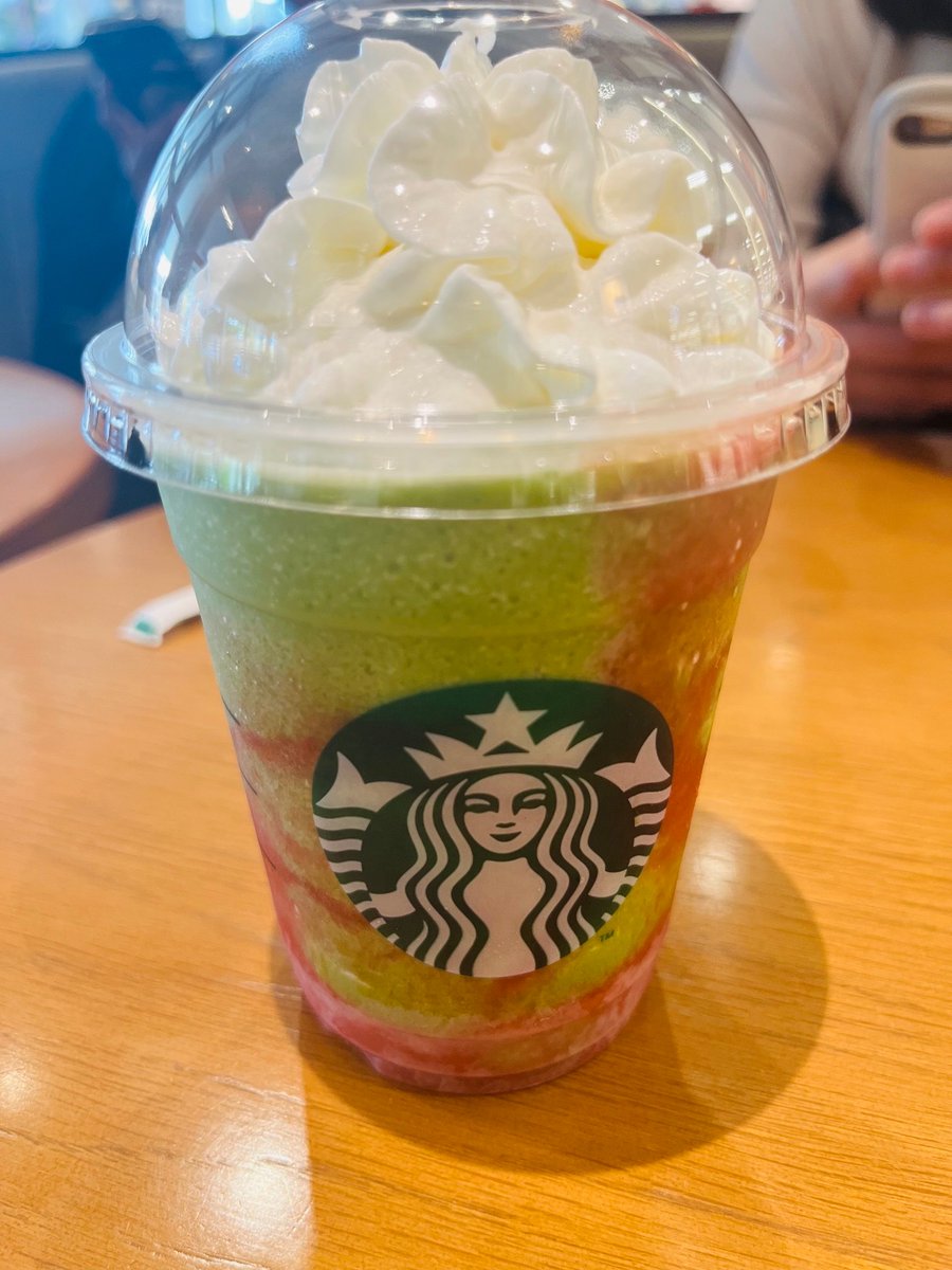 見た目心配だったけど抹茶イチゴクリームフラペチーノ美味しかった✨