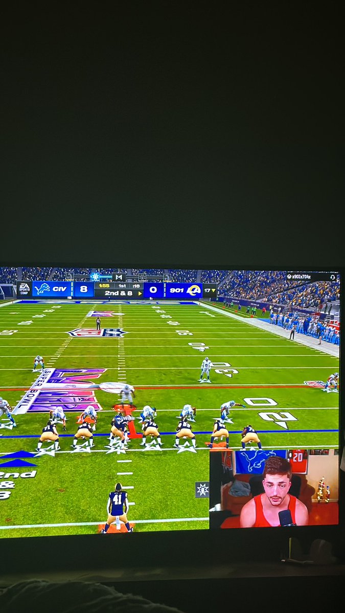 CeejayyEa's tweet photo. @MisterCiv what are the odds this same play came across my tv as i saw this post 😭 https://t.co/79kXGEWBRc