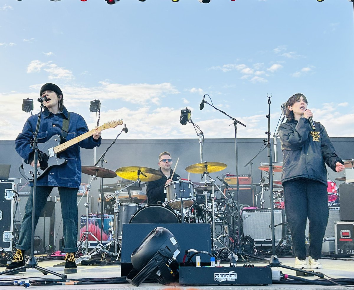 CynthMusic's tweet photo. Seeing @teganandsara in Bend, OR https://t.co/9ppcNROxXi