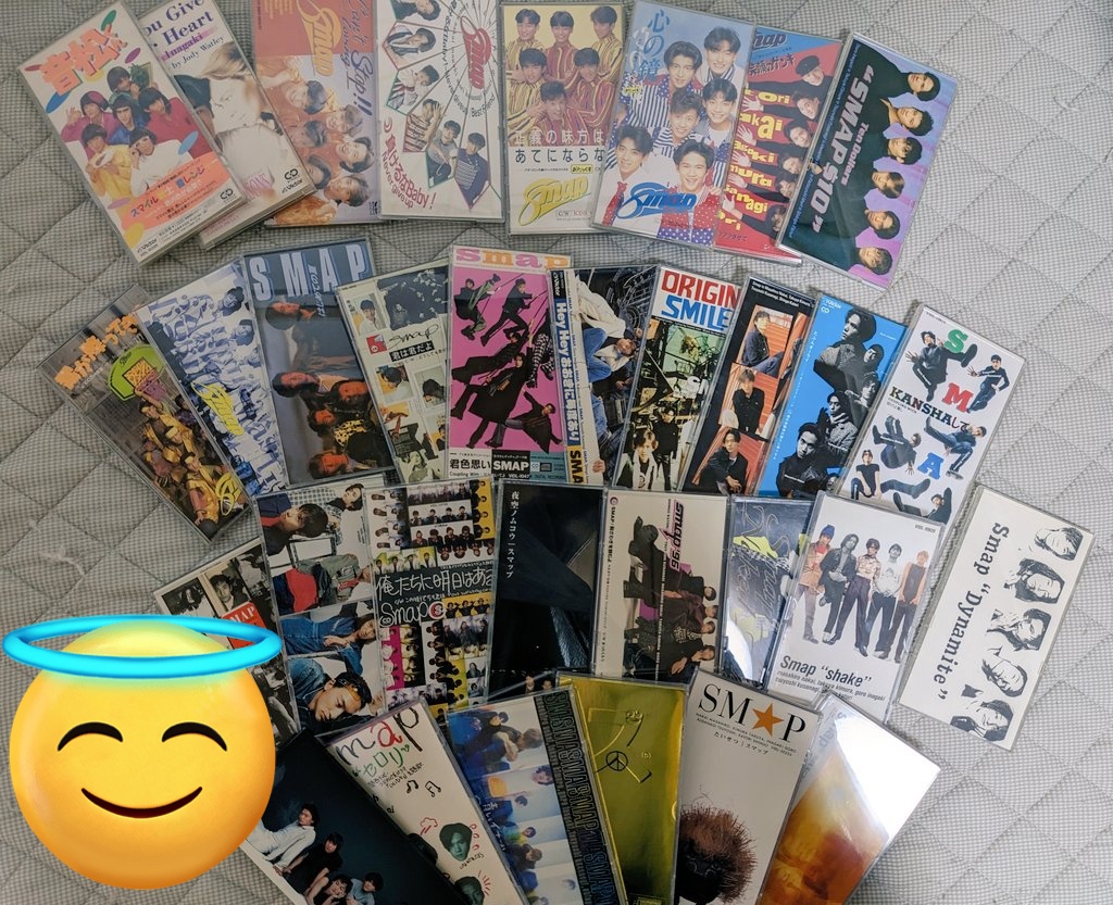 leon_taiga_fin's tweet photo. 最終断捨離してるんだけど
もはやプレイヤーは無くてきけないんだけど
どうしても捨てられない…🥹
#SMAP
#8cmSingle
#12cmになってからのも全部持ってる https://t.co/cG6yiDOa5I