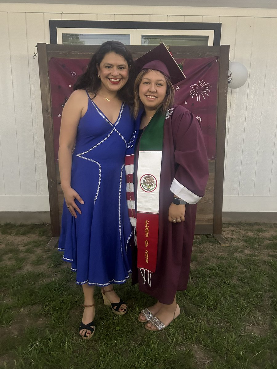 MontserratforTX's tweet photo. Felicidades Crystal! She was in my 2010-2011 Prek class in @AustinISD She graduated from @BastropISD and wants to be a bilingual nurse! So proud of her! #PublicSchoolsProud #PrekWorks #BilingualismIsASuperPower #ProudTeachermoment https://t.co/IDAbf4nbUS
