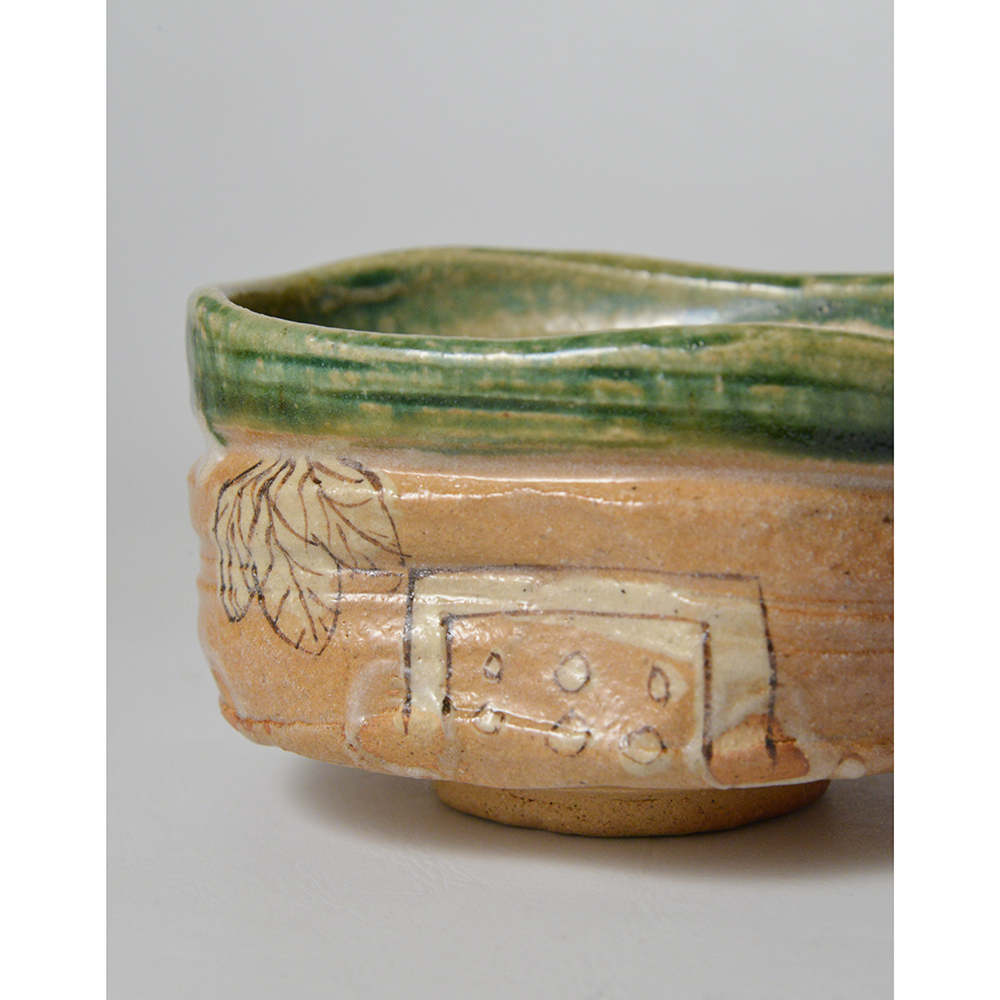 織部 #小山智徳 作陶展】三日目でございます。 白土に緑釉を赤土に絵