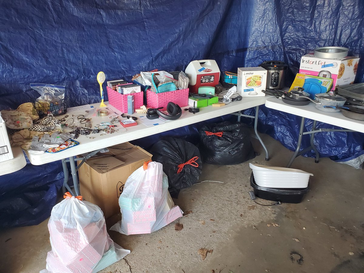 SerenaRue2's tweet photo. This weekend reinforced for me why I code. We held a garage sale--hours and hours of work for way too little money. I pray coding will lift my family out of poverty and build a better future for my kids. This is class warfare, y'all. 
#code  #WomenWhoCode #momswhocode #momcoders https://t.co/RSXQGR5u1M
