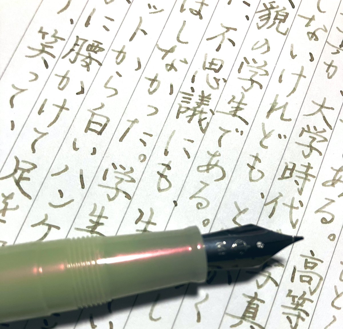 100s_Leee's tweet photo. #人間失格全文書写 第四回
お題お借り致します。
ゆらめくインクに魅��される日々
でございましてね。
けしからんミラクルインクね。
#るいら書 #文好部
#インク沼 #手書き文字
#セーラー万年筆 #雨催
#書写活 #ゆらめくインク
#AMAMOYOI #インク遊び
#プロフィットふでまん https://t.co/xDxPsMZoju