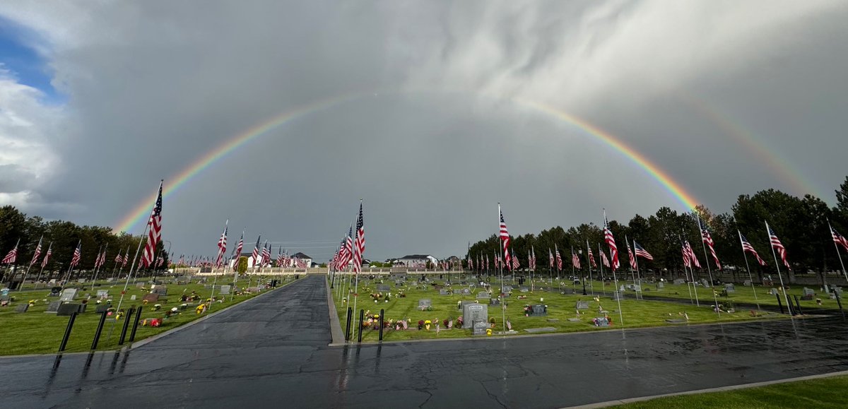 STUNNING! 🌈🇺🇸 A double rainbow brought color to the sky over American flags placed at Herriman City Cemetery this Memorial Day Weekend. bit.ly/3R27XVT 📍: Herriman, Utah 📸: Josh Baum, via kutv.com/chimein