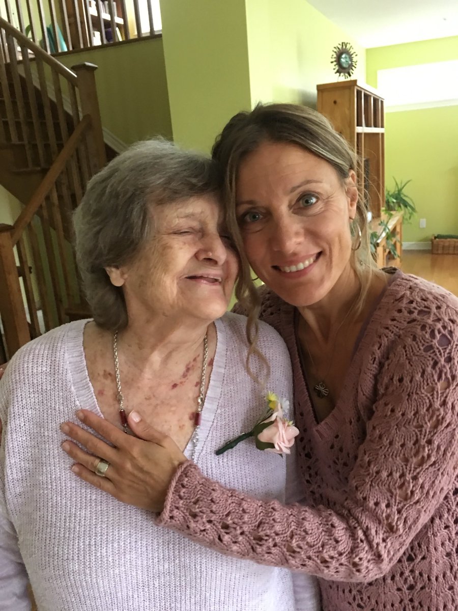 MsCeruttiOCSB's tweet image. Mami peacefully danced her way to the Light today #ocsbFamily 🙏🏻💕