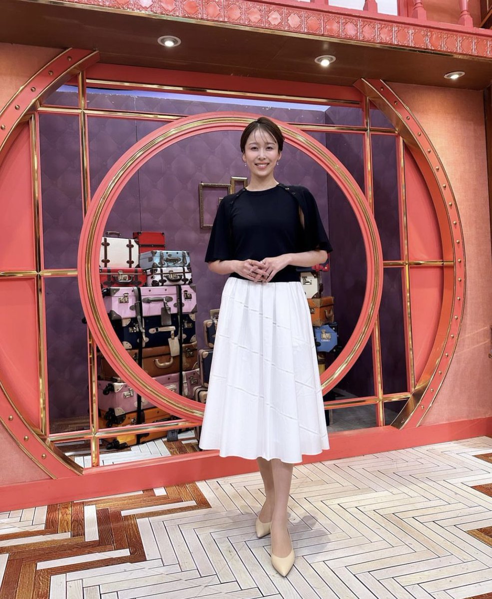 A9Nkx's tweet photo. 🟧アナウンサーニュース🟧
良原安美(TBS)
サンジャポ、
今週も有難うございました✨
5月の衣装を
一挙投稿いたします🫡
だんだんと、
夏が近づいてきていることを
衣装でも感じますなぁ🐳
<1枚目>
トップス、スカート
#FOXEY
アクセサリー
#MARIHA https://t.co/AIrL6Bhduw