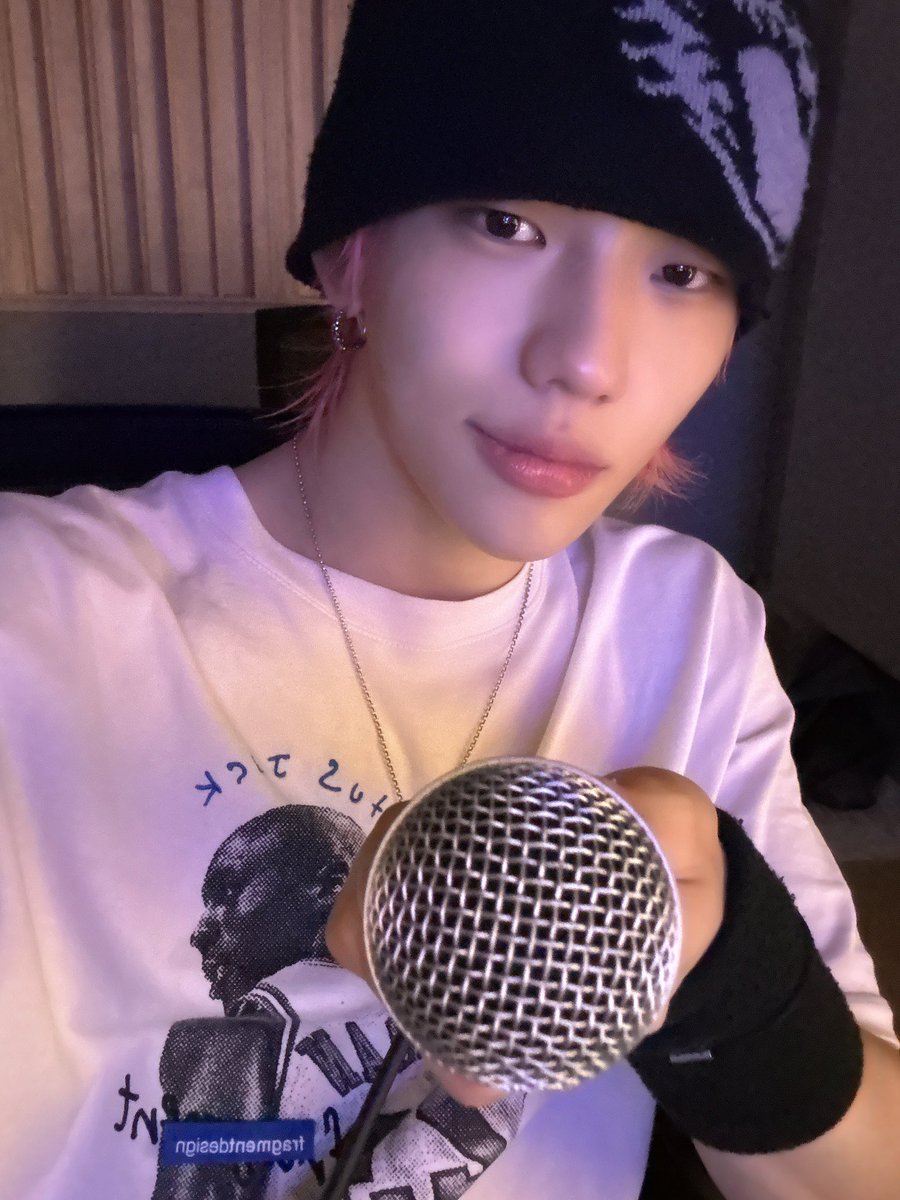 TNX_twt's tweet photo. 땡스 sing it together~🎶🎤

#THENEWSIX #TNX #더뉴식스
#천준혁 #JUNHYEOK https://t.co/dIz9MltzYY
