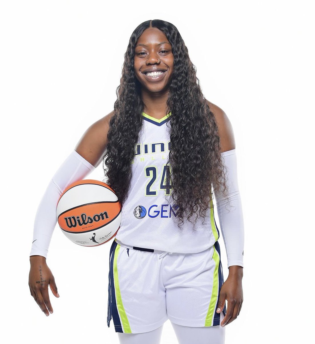 Arike Ogunbowale vs Phoenix:

40 PTS
7 RBS
4 AST
4 STL
11-24 FG
7-12 3P
11-12 FT

Dallas wins, 107-92! 🪽