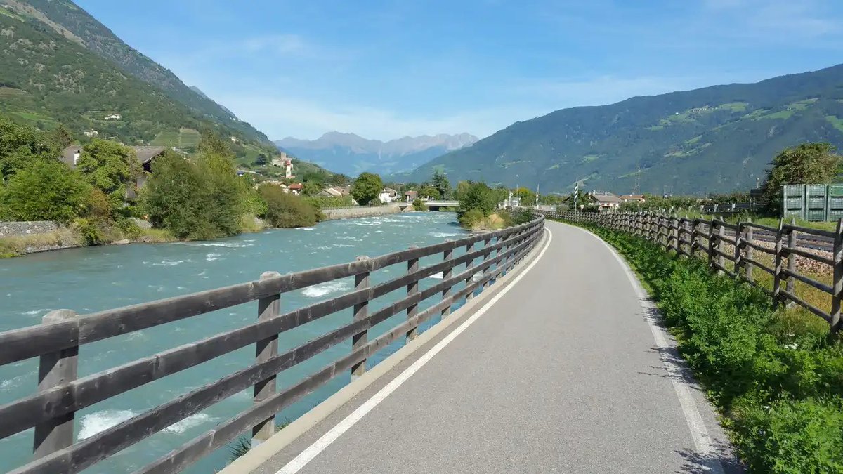 Buongiorno a tutti
Oggi farò un percorso ciclabile andata e ritorno, partenza da Torbole (sponda trentina del Lago di Garda) fino al Lago di Toblino
Tragitto complessivo di 60 km 🚵🌞