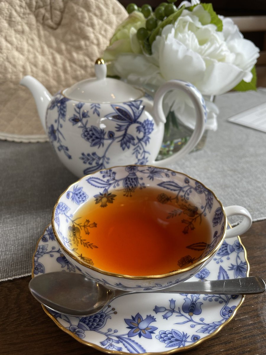 和香定食とキャロットケーキ頂きました
紅茶はももかスイートを飲みました

キャロットケーキが笑えてくるほど美味しくずっと笑みが止まりませんでした