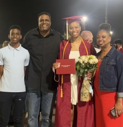 jordynmalachi11's tweet image. Graduated Magna Cum Laude. Headed to the next level to play the game I love and pursue a degree in Film and Media Studies. #BlessedAndGrateful