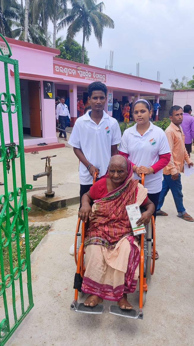 SSEPD2's tweet photo. Accessible and inclusive voting in Puri District. @BPSethi #OdishaElections #AccessibleElection #InclusiveElection #PwD #Infirm #Accessibilty #SocialJustice #SugamyaOdisha #Puri #BarrierFree https://t.co/FFVulVjGN6