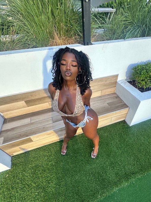 Watch m9ym9y's leaked NSFW photo on TwXstars