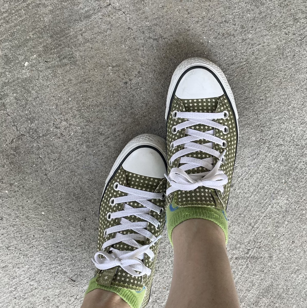 kazumea's tweet image. 本日はナオト・インティライミの神戸ライブ

昨日のVOHさんのお知らせを知り
めっちゃ嬉しくて🤣
まだ気持ちを切り替えれてないので
足元はスタ☆レビ仕様で😬

最初の音を聞いた瞬間にナオト☀️モードになるハズ

#ナオト・インティライミ
#ナオト
#スタレビ 
#VOH林