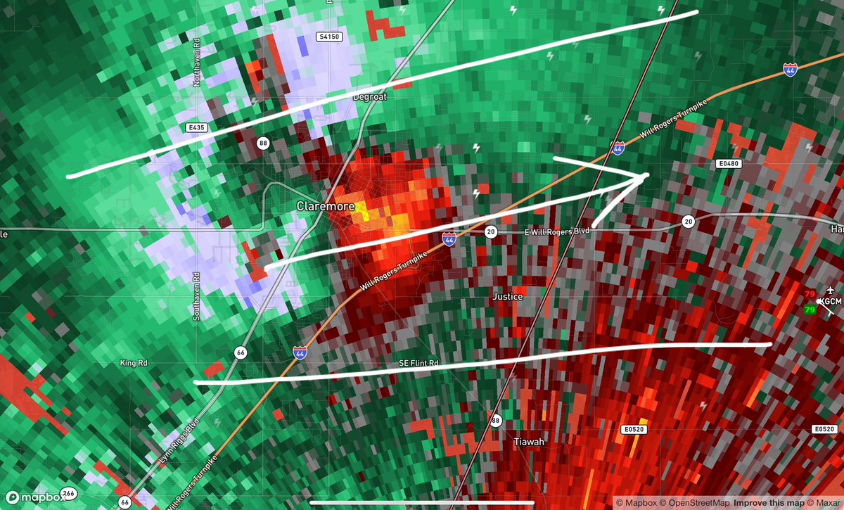 Jfuenteswx's tweet image. 11:30CT: Tornado moving through Claremore, Oklahoma and is now approaching I-44 at E Will Rogers Blvd. This #tornado will continue along OK-20 toward Pryor Creek. 

Seek shelter throughout the warned area in the lowest level, interior room with a helmet and tennis shoes. #okwx