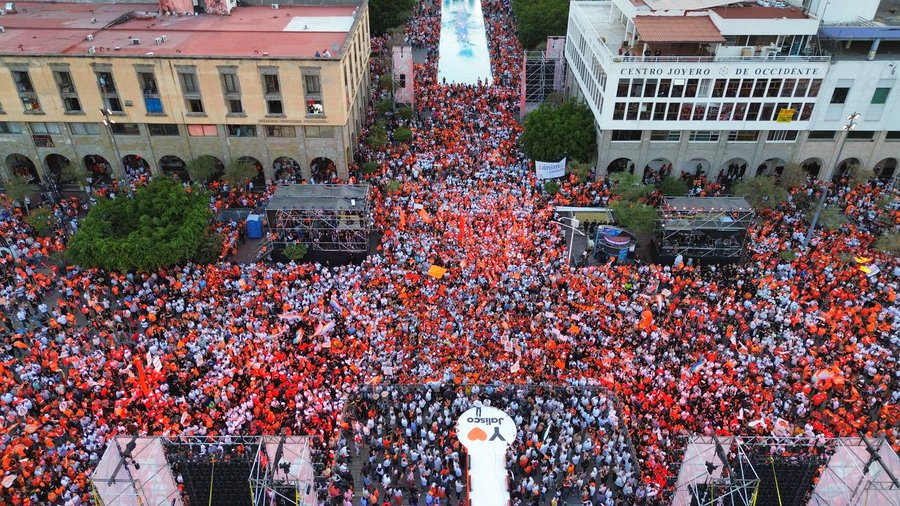 ArqEnriqueAG's tweet photo. Así vivimos el espectacular cierre de Campaña Naranja 🍊 
Yo Jalisco 🧡
Te Quiero Bien Guadalajara 🫶🏼
@PabloLemusN @VeroDelgadilloG @MovCiudadanoJal https://t.co/4BPcq1azPr