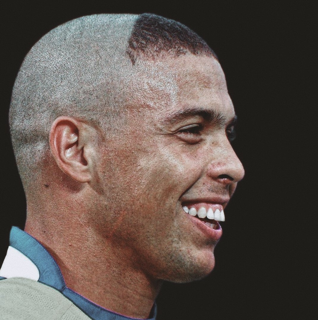 MotivacionesF's tweet photo. El mejor delantero en la historia del fútbol 🇧🇷 https://t.co/I2s4CP1K95