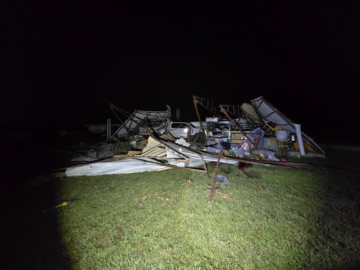 Building destroyed on Fallmeadow Dr just off hwy 445. @NWSNorman @NWSFortWorth #wxtwitter #txwx