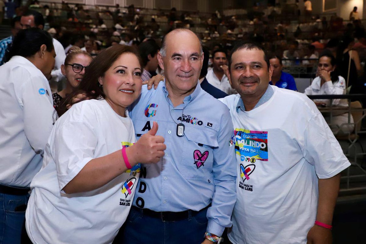 EF_Galindo's tweet photo. ¡Demos continuidad al desarrollo de la capital! Este 2 de junio #VotaGalindo.

Coincidí con líderes universitarios en que es necesario seguir avanzando en los proyectos que juntos hemos construido, solo así podremos convertirnos en la ciudad que soñamos para nuestros hijos. 🙌 https://t.co/oQoOFMfI2V