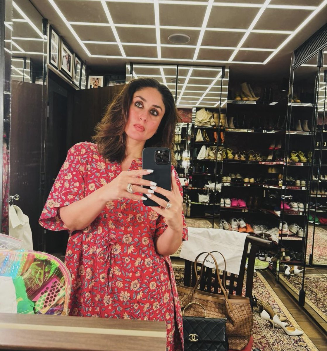 Rocking a kaftan, #KareenaKapoor aka #KareenaKapoorKhan shares a glimpse of her walk-in closet