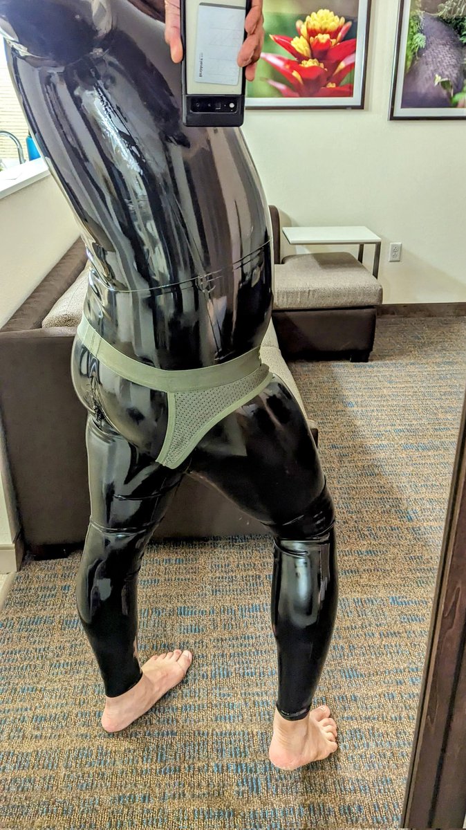 Late night shiny posting from my hotel ☺️ #squeakysaturday ✨