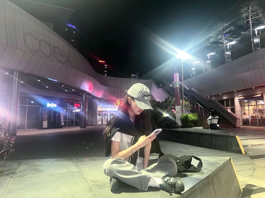 [#҉하은이]    
 ·
     ⠀⠀     
Where did spring go…?
It’s already summer ☀️

 ·