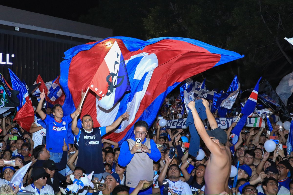 CruzAzul's tweet photo. POR TODO. JUNTOS. 💙🏆 https://t.co/UxvmbsO0b1