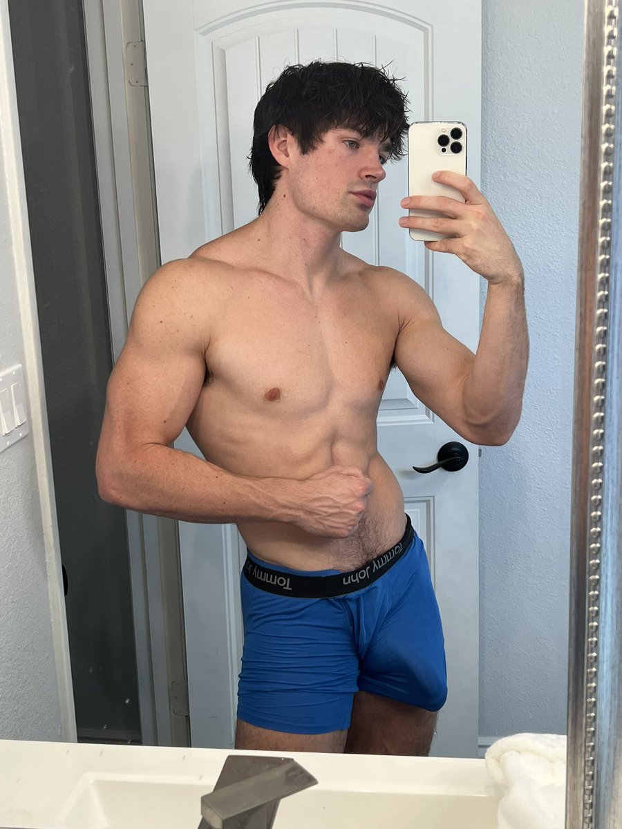 WyattGone's tweet image. Do you like that blue color? 💎