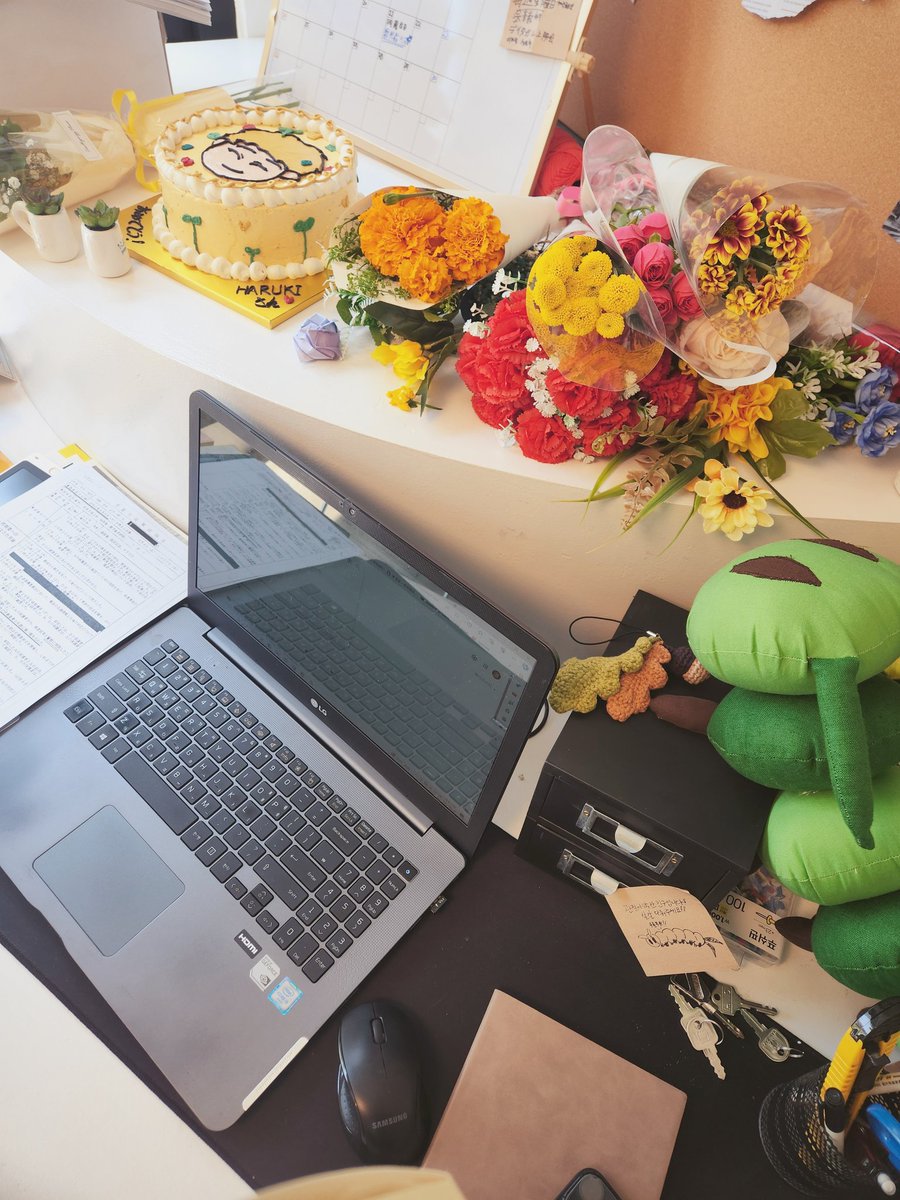 #新芽誕生 #신아탄생 #초절_쿨_오리진은_생일에도_야근 
일요일에 지인 두 분과 하루키 생카 다녀왔습니다! 케이크 음료수 쿠키 모두 맛있었고 스텝분들도 너무 친절하셔서 정말 즐겁게 놀다 왔습니다...🥹 모두 수고 많으셨고, 좋은 이벤트 개최해주셔서 정말 감사하다는 말씀 드립니다!!🫶🫶