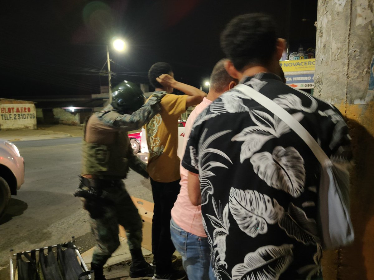 Ante la situación de inseguridad vivida en el cantón y en ciudades cercanas, hemos coordinado operativos de control con la Policía Nacional, Fuerzas Armadas, Comisario Nacional de Policía y la Comisaría Municipal. 

Estas acciones son desplegadas en diversos puntos de la ciudad.