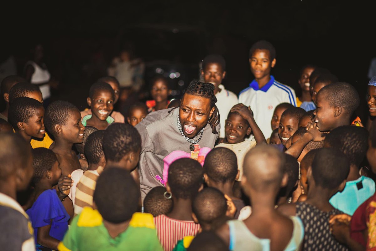 SeratoMedia's tweet photo. Happiness is not about getting all you want ,it’s about enjoying all you have
For The Streets To The World 🔥
Blessed Sunday team @Zeze_Kingston
#seratomedia #moneymakingmusic #forthestreets https://t.co/DIv1uxNiN1