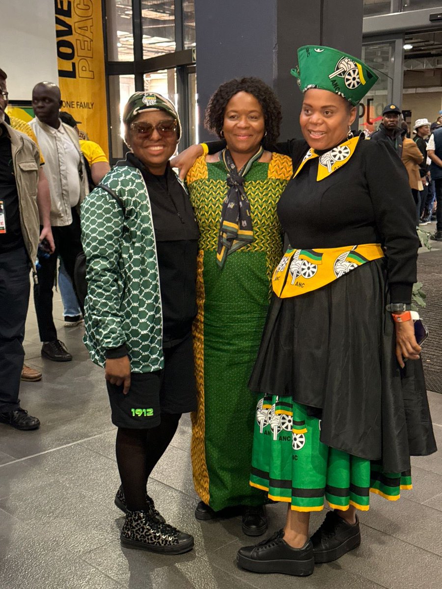 The weekend was good at FNB stadium iWeekend 🖤💚💛 #VoteANC2024 #SiyanqobaRally iWeekend 🖤💚💛 @PhophiRamathuba @Khu_Ntshavheni @DrGwenR