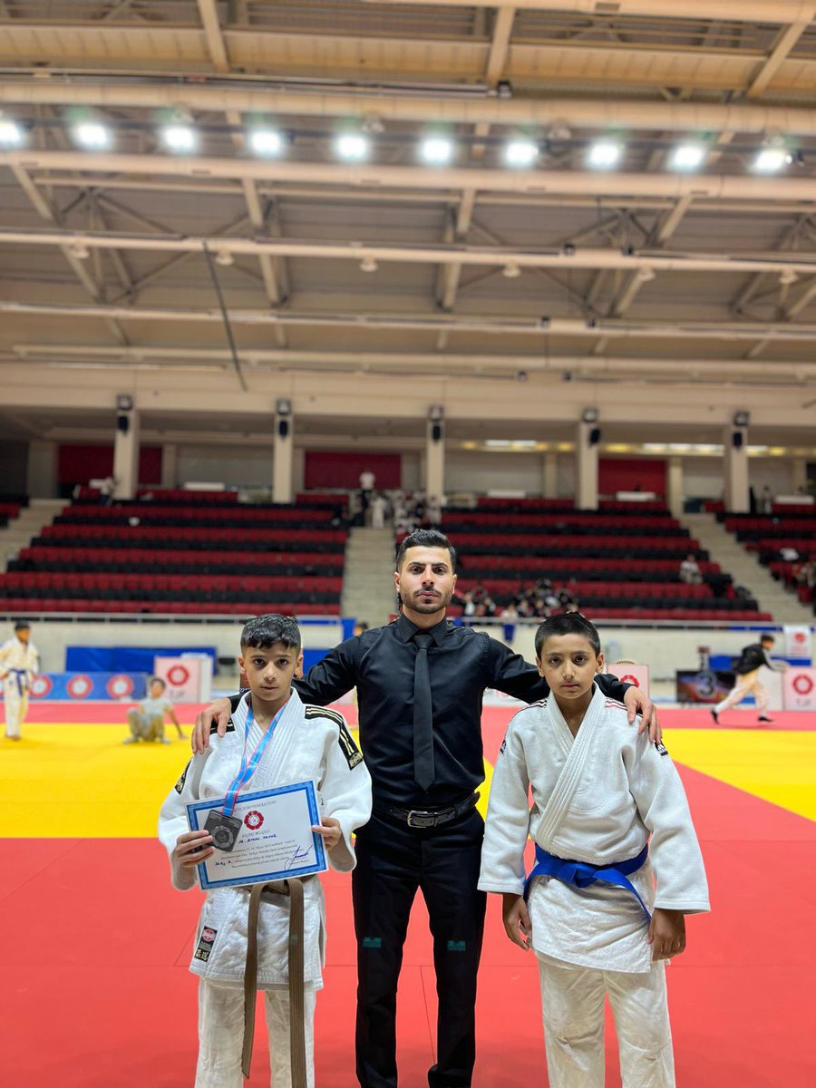 İSA GÜZEL 🇹🇷 (@isaisaguzel) on Twitter photo Uşak ilinde yapılan Spor Toto Minikler Türkiye Judo Şampiyonası 30 Kg’da <a href="/sanliurfabld/">Şanlıurfa Büyükşehir 🇹🇷</a> sporcumuz Muhammed Emin Yavuz Türkiye Şampiyonu 2.’si olmuştur🥈🇹🇷
Makedonya’da yapılacak olan Balkan Judo Şampiyonasına katılım sağlayacak olan sporcumuza ve antrenörümüze başarılar dileriz Uşak ilinde yapılan Spor Toto Minikler Türkiye Judo Şampiyonası 30 Kg’da <a href="/sanliurfabld/">Şanlıurfa Büyükşehir 🇹🇷</a> sporcumuz Muhammed Emin Yavuz Türkiye Şampiyonu 2.’si olmuştur🥈🇹🇷
Makedonya’da yapılacak olan Balkan Judo Şampiyonasına katılım sağlayacak olan sporcumuza ve antrenörümüze başarılar dileriz