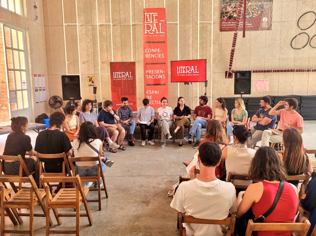 Comencem 'Del paper a l'aire' a la <a href="/LiteralBCN/">Fira Literal</a>! Una trobada de revistes i pòdcasts literaris dels països catalans liderats per gent jove.