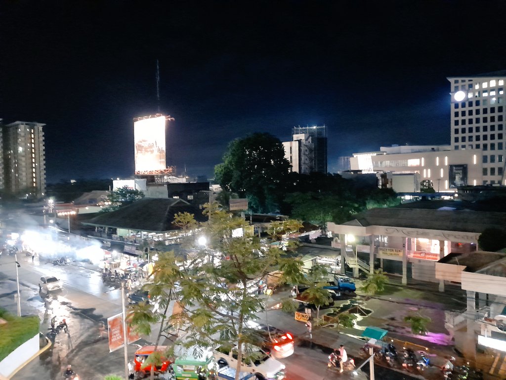 DadBDSM's tweet photo. Drizzling in CDO. Parang bitin yung ulan sa amin. https://t.co/tpuwLMMqln