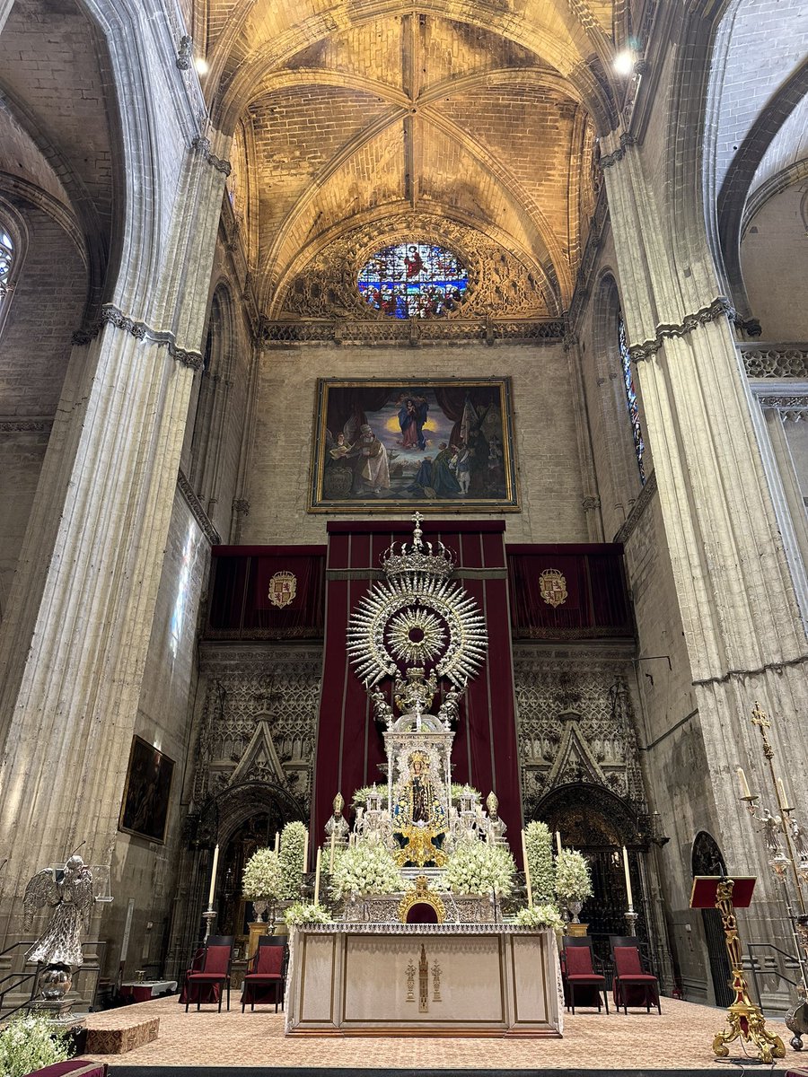 🙏🏻 Agradecemos la asistencia de todos los hermanos, devotos, representaciones de Hermandades, instituciones, @ElConsejoSev y @Ayto_Sevilla