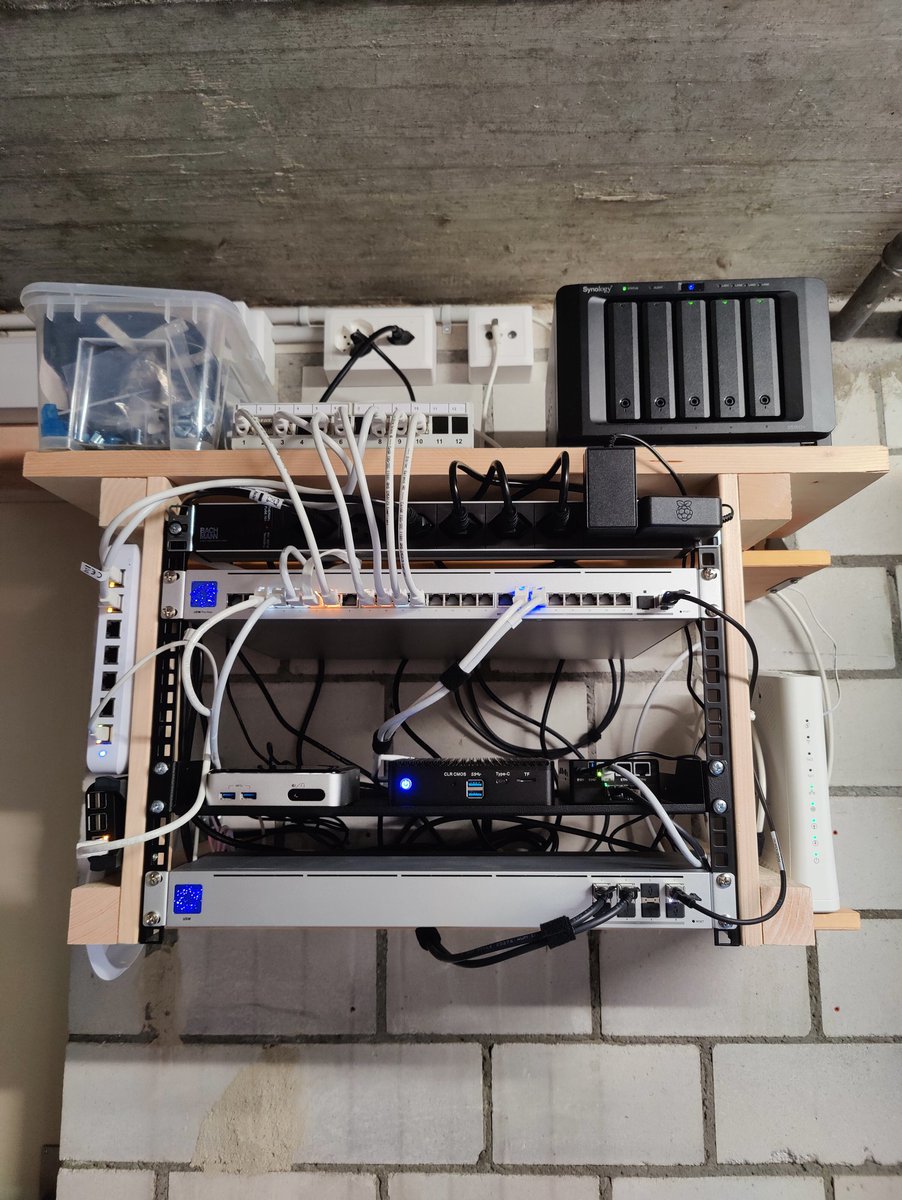 Finally found some time to upgrade and cleanup my homenet/lab. #Unifi Switch/AP, 10gbit #opnsense on gowin r86s (ready for init7), #proxmox wirh some #k3s vms. DIY Rack