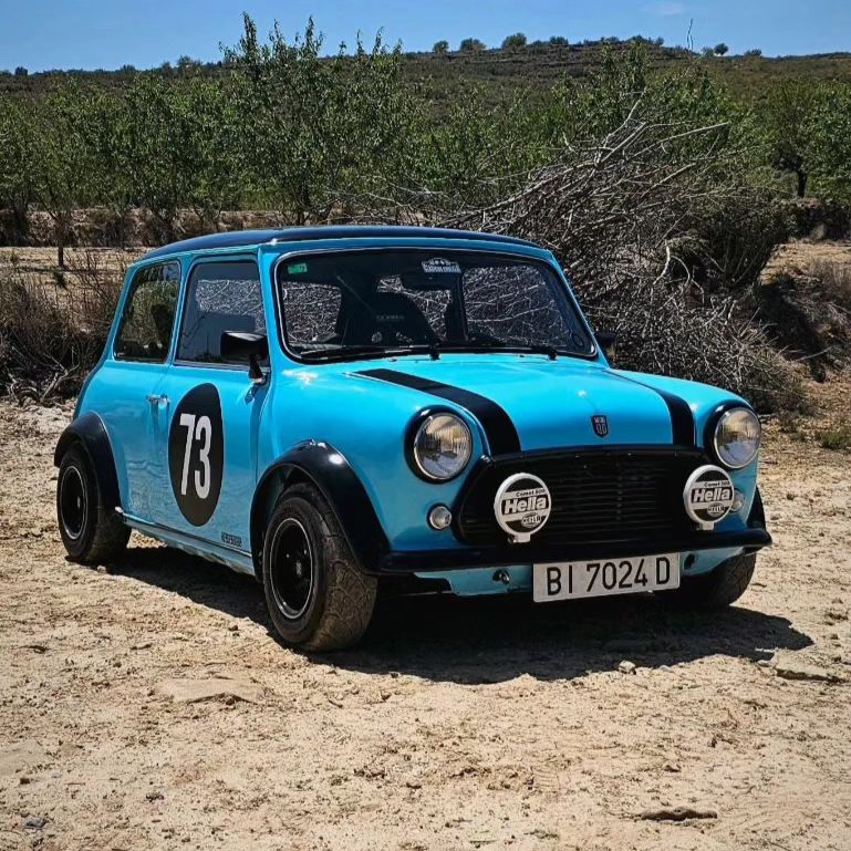 Pure Beauty - Blue Rover Mini 💙 🇵🇹 Owner: @visonchulilla #cars #car #fyp #carlifestyle #vintagecars #oldcar #cargasm #mini #minicooper #britishcars #carporn #bluecar #bluecars #minicar #portugal #miniclassic #cargirls #classicmini #jpmini #retrocars #rovermini #oldmini