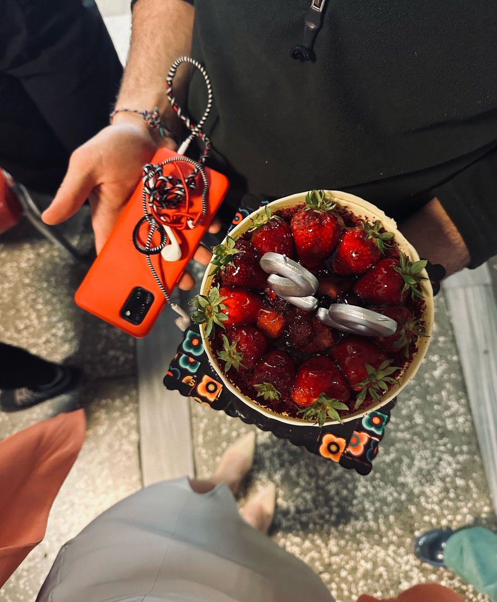 Headphones, those headphones, oh, my eyes are welling up with tears! Farewell, beloved project. We will miss you dearly. If only you knew how much we love you.

#yargı 
#pınardeniz