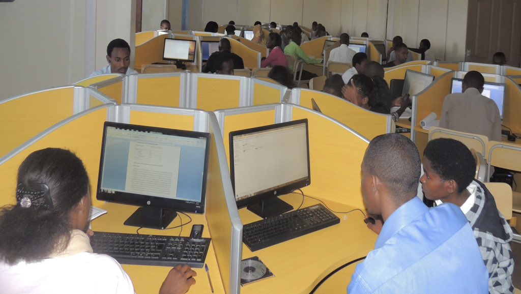 ktradiorw's tweet image. 🚨#EdTechMonday🚨

U #Rwanda rukomeje gukataza mu guteza imbere ikoranabuhanga aho by’umwihariko ryitezweho guteza imbere ireme ry’uburezi, harimo nko kuziba icyuho cyakunze kugaragara mu kugeza amasomero ku bigo by’amashuri by’umwihariko ayo mu cyaro. 

Ikiganiro #EdTechMonday…